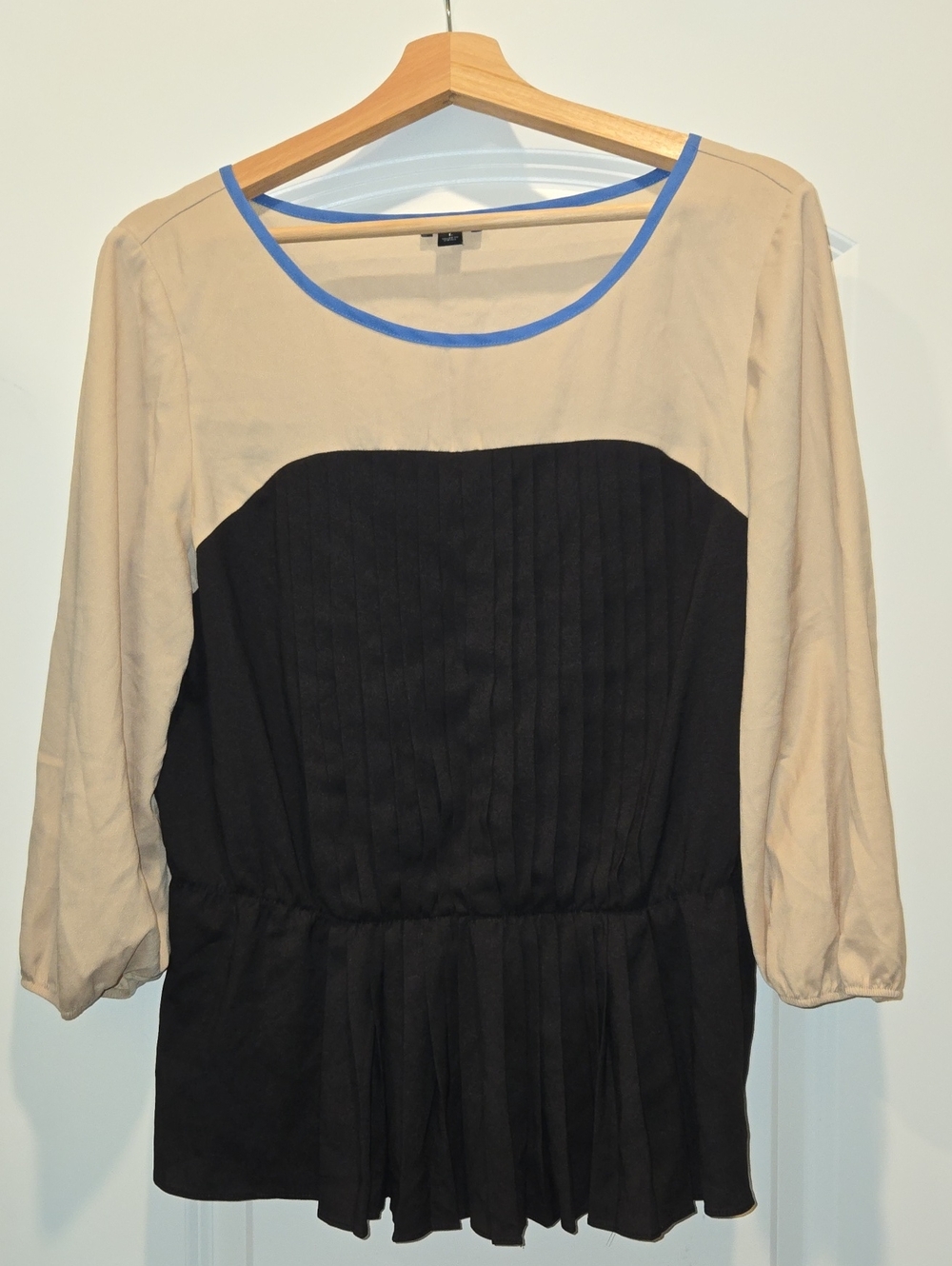 Ann Taylor Beige, Black & Blue Trim Long Sleeve Colorblock Top